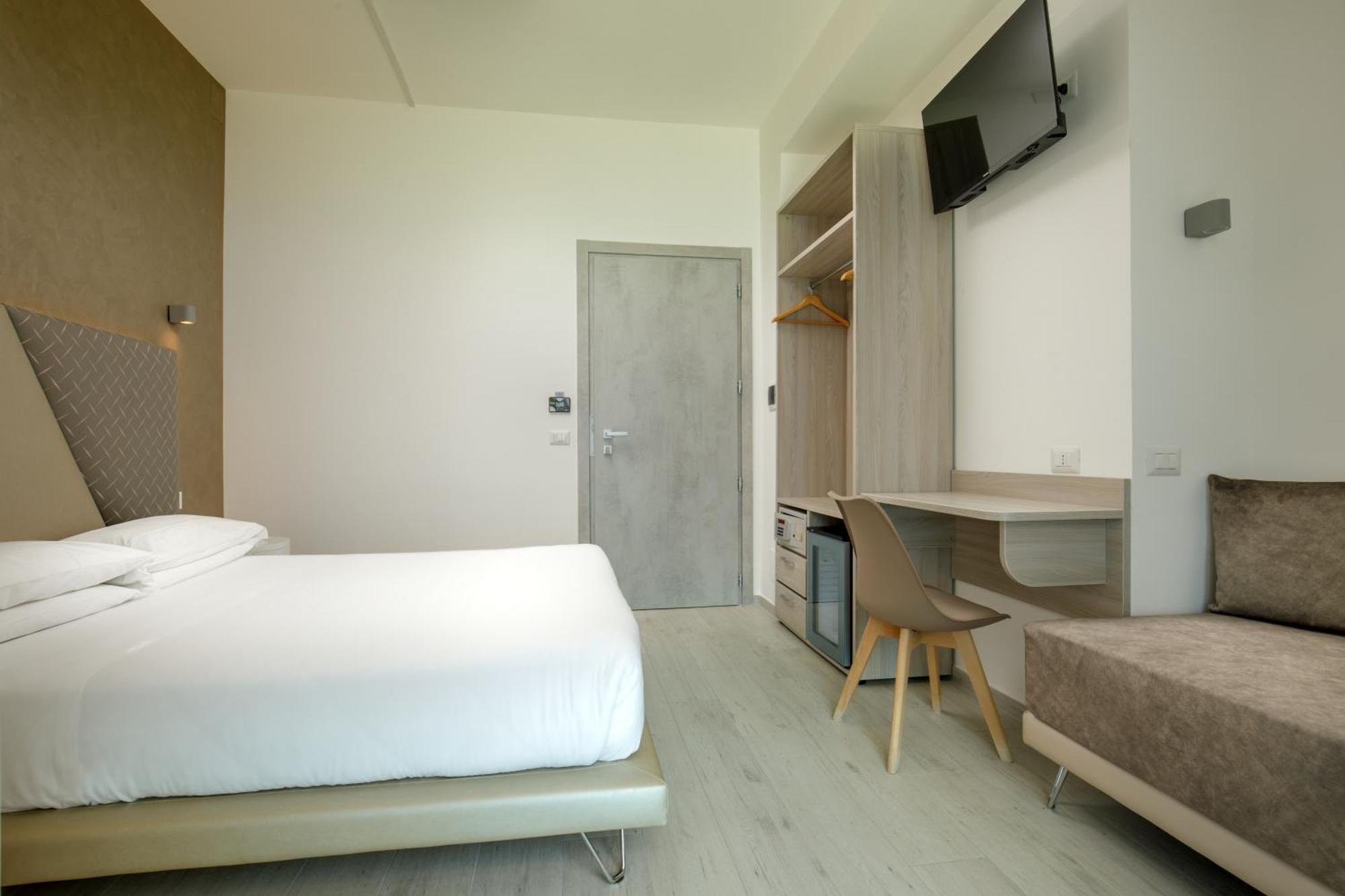 Hotel Tirreno Latina Eksteriør billede