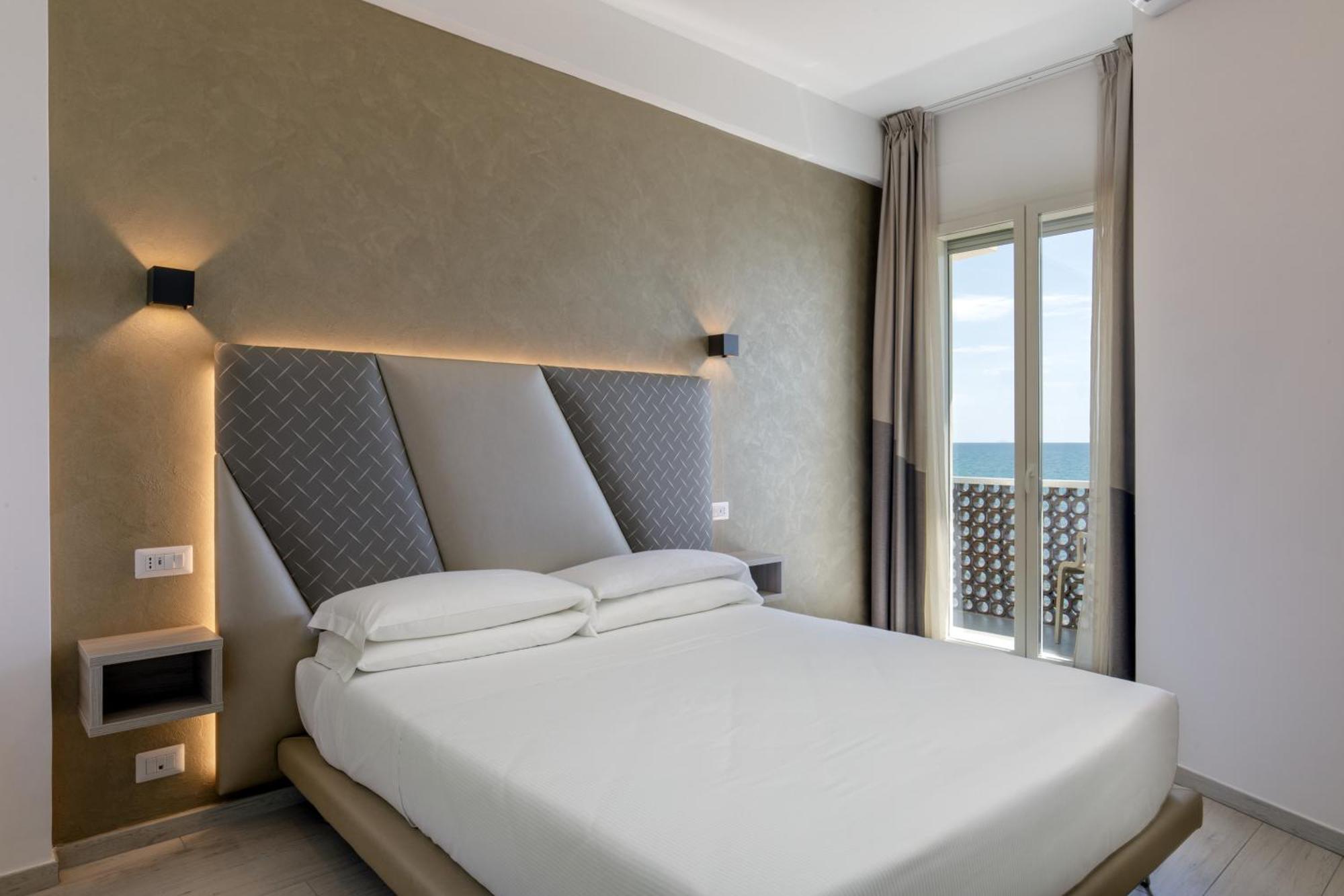 Hotel Tirreno Latina Eksteriør billede