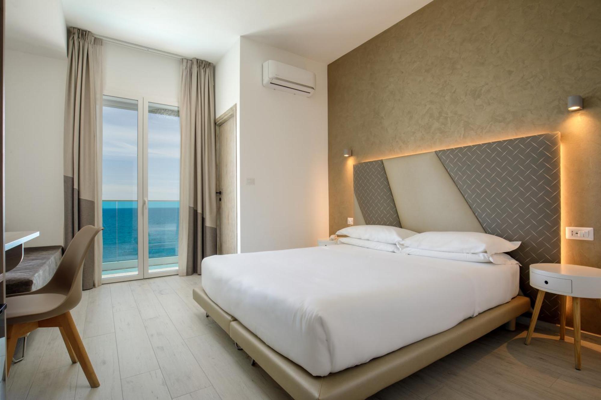 Hotel Tirreno Latina Eksteriør billede