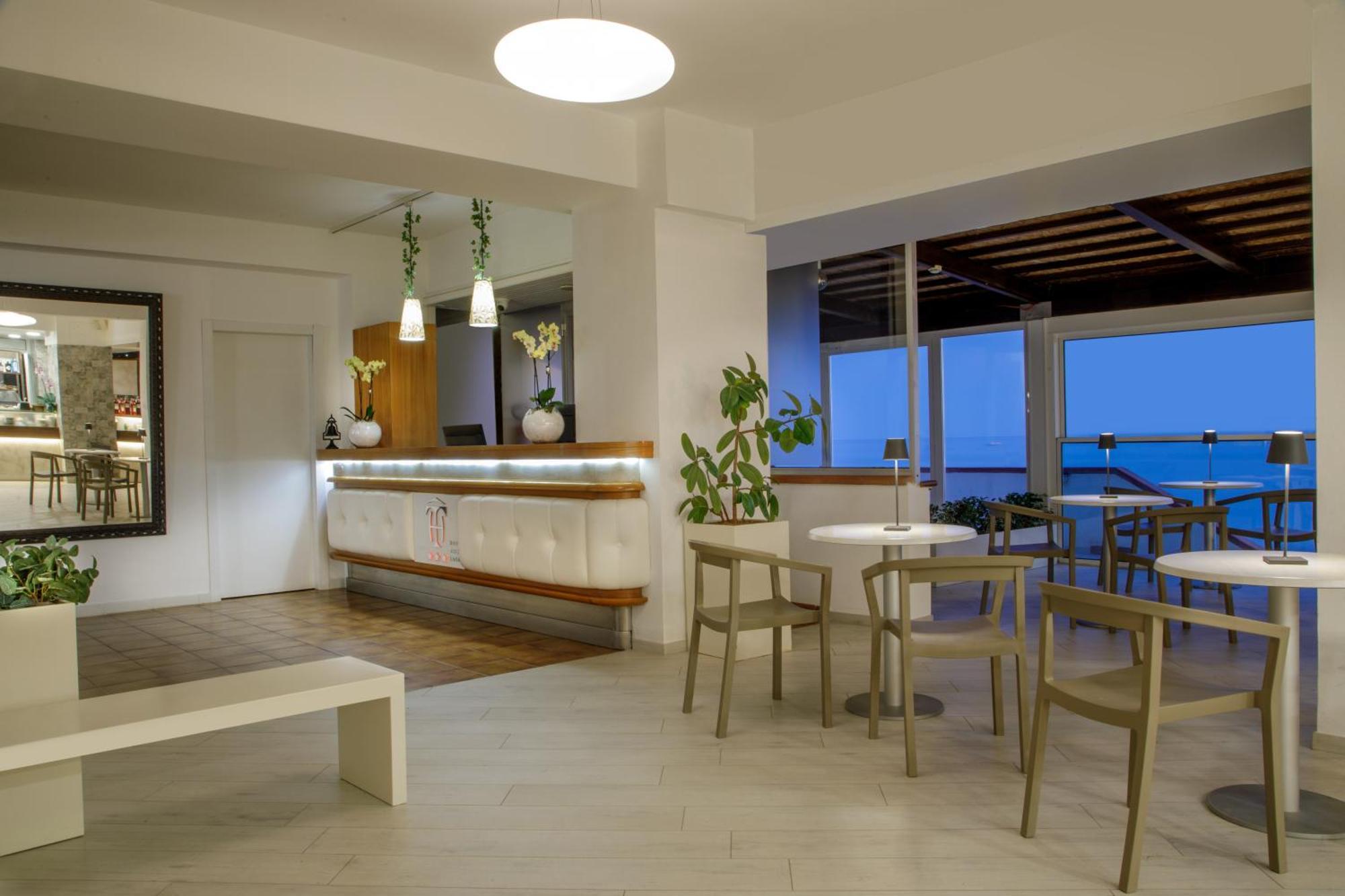 Hotel Tirreno Latina Eksteriør billede